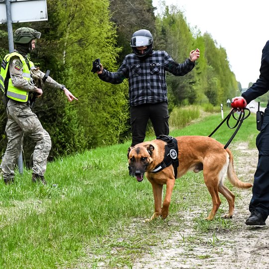 Viešojo saugumo tarnybos Visagino dalinio taikos meto užduočių pratybos