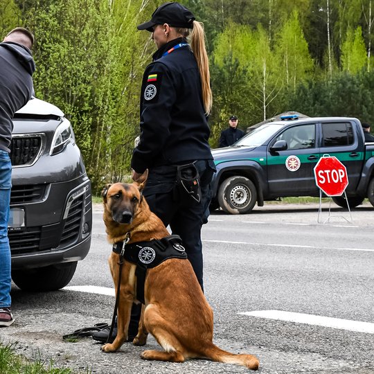 Viešojo saugumo tarnybos Visagino dalinio taikos meto užduočių pratybos